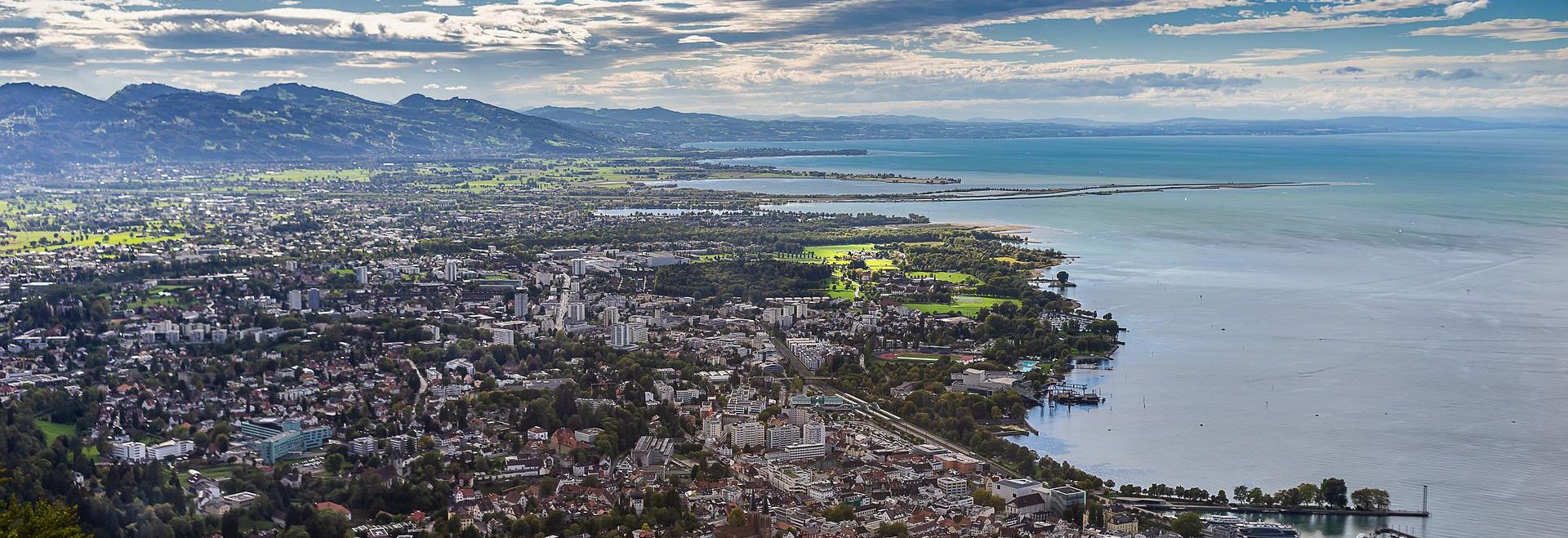 Rheinstadt mit Blick auf See